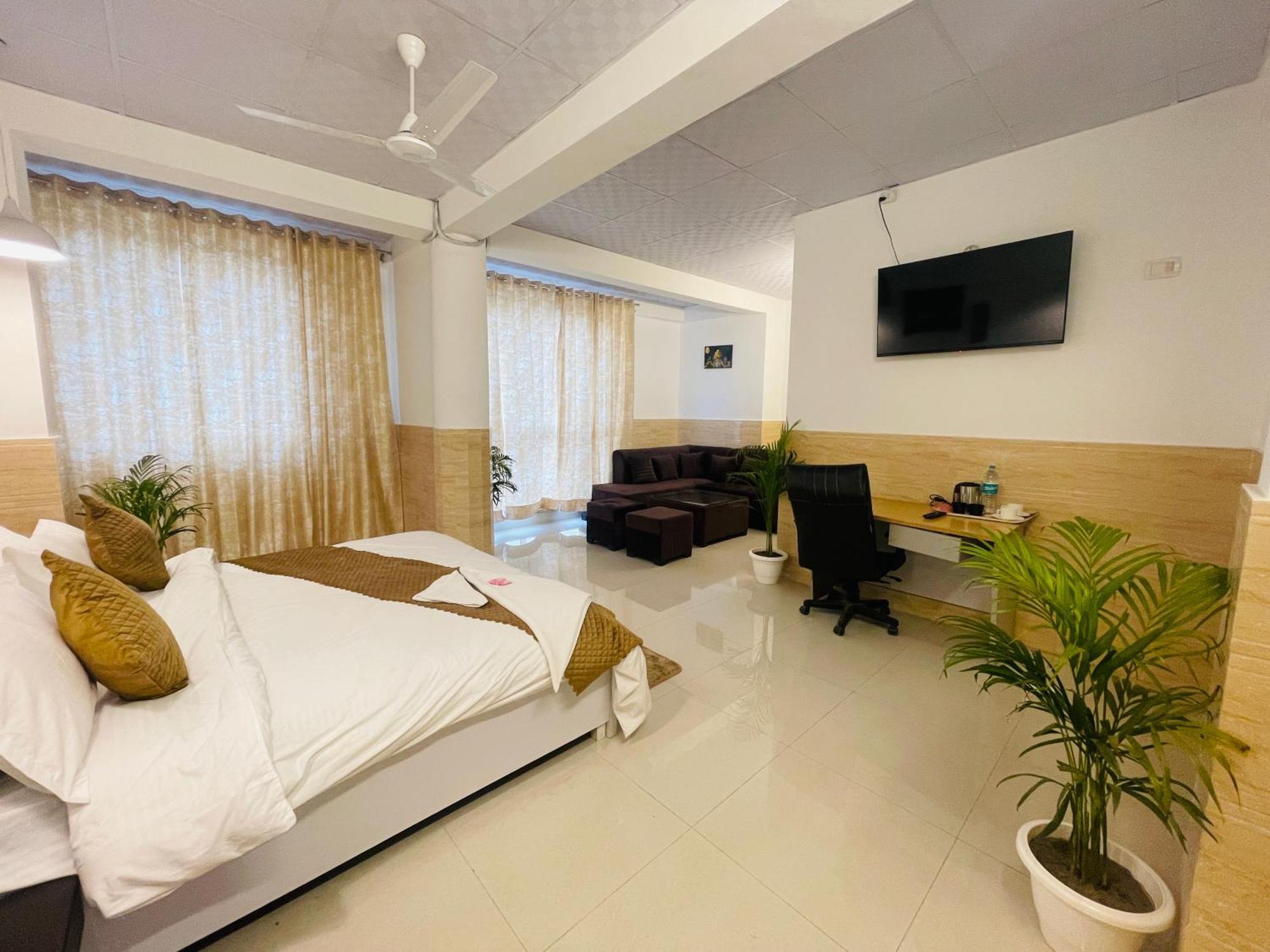Hotel Relax In - Noida Sector 18 Exterior photo