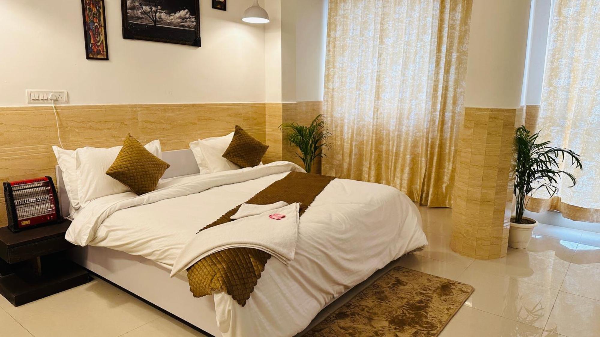 Hotel Relax In - Noida Sector 18 Exterior photo