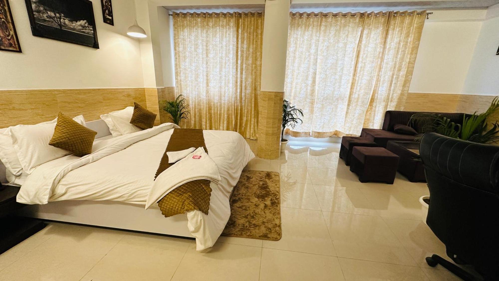 Hotel Relax In - Noida Sector 18 Exterior photo