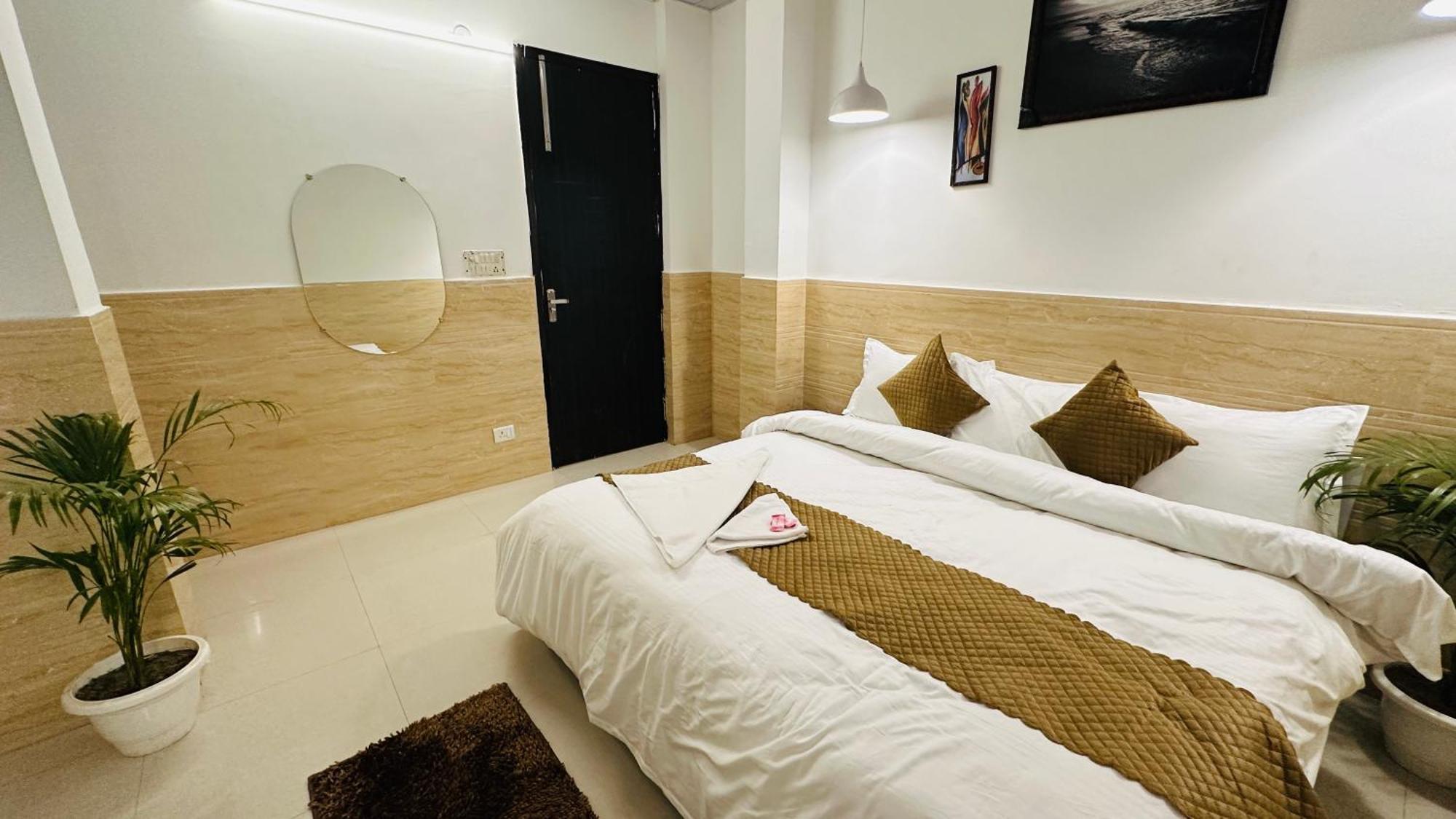 Hotel Relax In - Noida Sector 18 Exterior photo