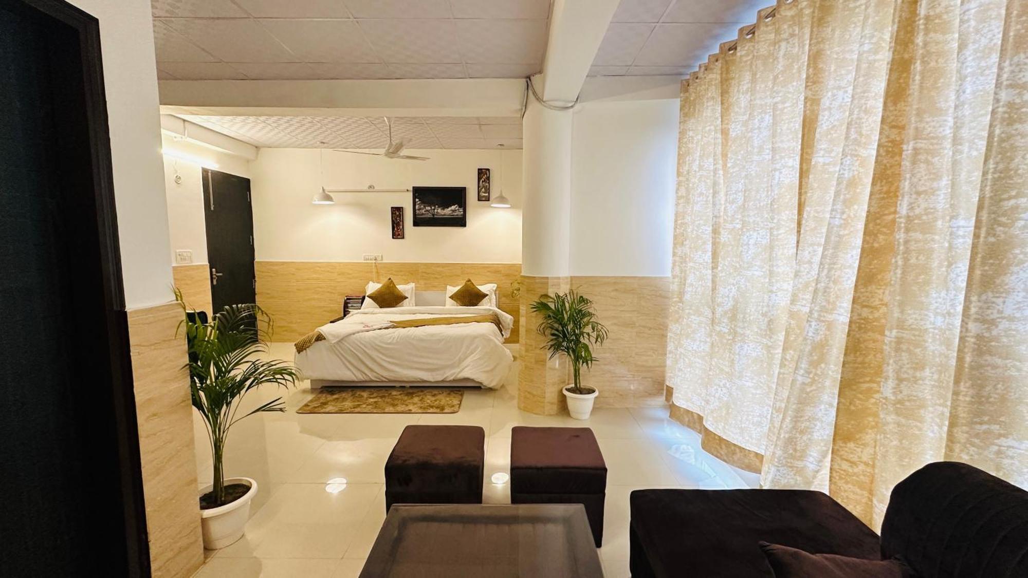 Hotel Relax In - Noida Sector 18 Exterior photo